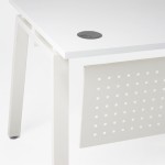 Mesa de oficina recta OPTIMUM A con pasacables
